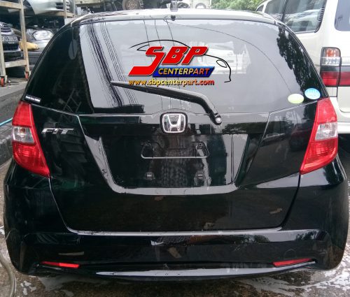 ตัดท้ายติดหลังคา HONDA  JAZZ 08
