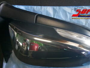กระจกมองข้าง  TOYOTA  REVO