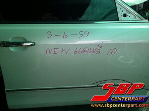 Alternative view of ประตูหน้า ขวา  TOYOTA CAMRY  2012